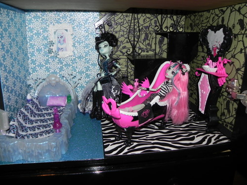  monster high house and school