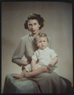  Prince Charles and reyna Elizabeth II