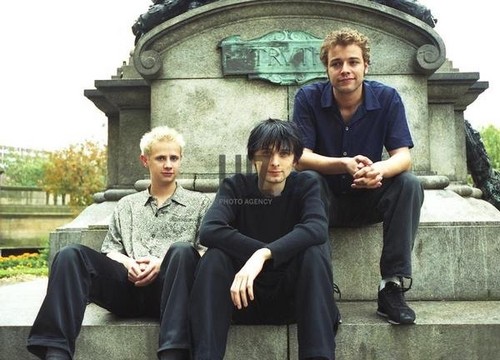 And yet, MOAR Muse pictures c:.