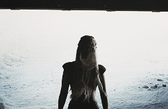  Daenerys Targaryen + the l’espace