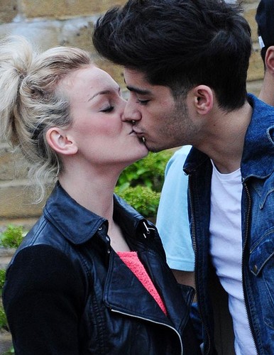  Zayn and Perrie 키스