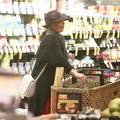Jennifer Lawrence doing grocery shopping in LA (29/01/2013) - jennifer-lawrence photo