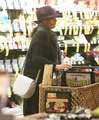Jennifer Lawrence doing grocery shopping in LA (29/01/2013) - jennifer-lawrence photo