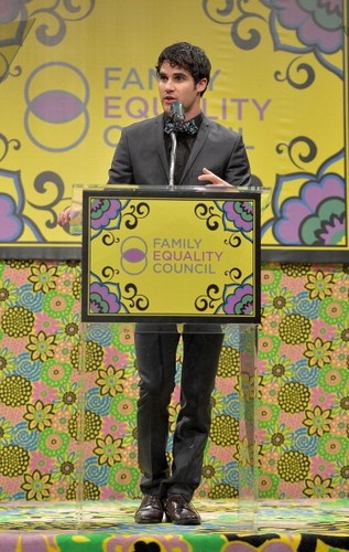  Darren Criss attends Family Equality Council’s Awards avondeten, diner