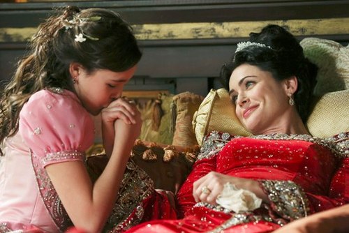  Once Upon A Time - Queen Eva (Snow White's Mom)