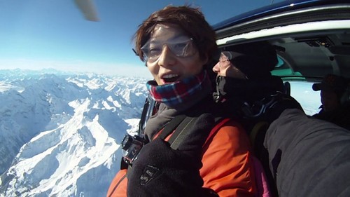Taemin skydiving in Switzerland!