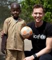 Tom helping out Unicef - tom-hiddleston photo
