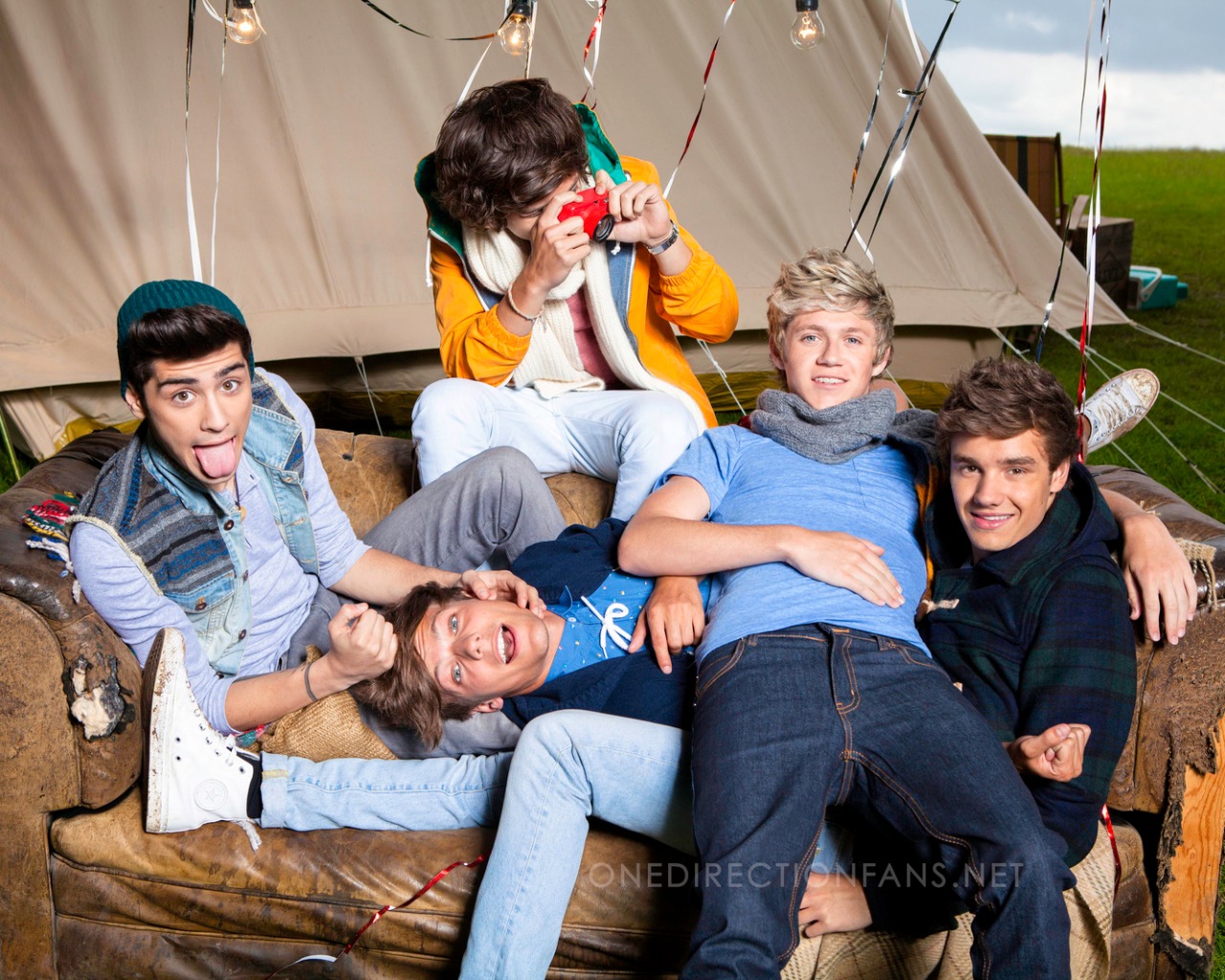 http://images6.fanpop.com/image/photos/33500000/one-direction-x-one-direction-33554803-1280-1024.jpg