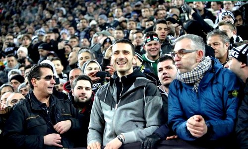 Leonardo Bonucci watching match with the fans