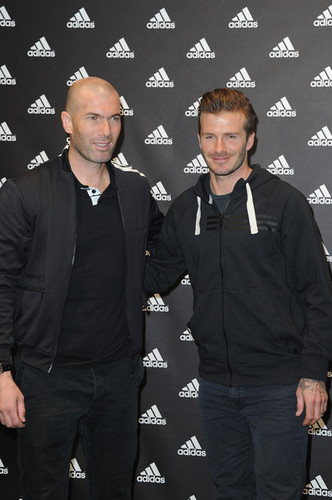 28 2'13 David Beckham - Zidane and Adidas meeting!