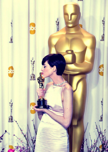 Anne Hathaway winning the Oscar 2013 for best supporting role