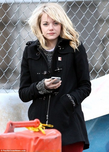  Emma out for lunch in NYC, 22 Feb 2013