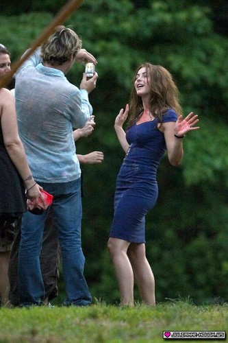  On set of 安全 Haven - 20/06/2012
