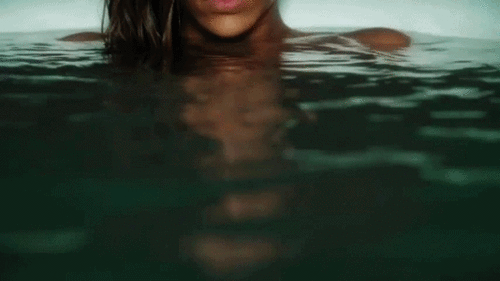  Rihanna in ‘Stay’ Musica video
