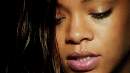  Rihanna in ‘Stay’ muziek video