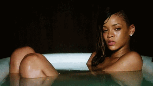  Rihanna in ‘Stay’ موسیقی video