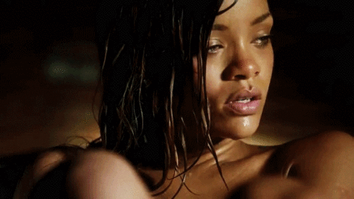  Rihanna in ‘Stay’ Musik video