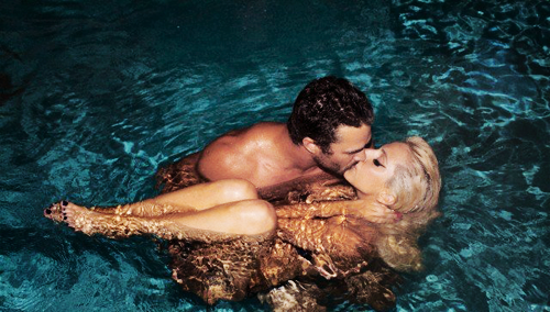  *UNTAGGED* تصاویر of Gaga & Taylor swimming (2011)