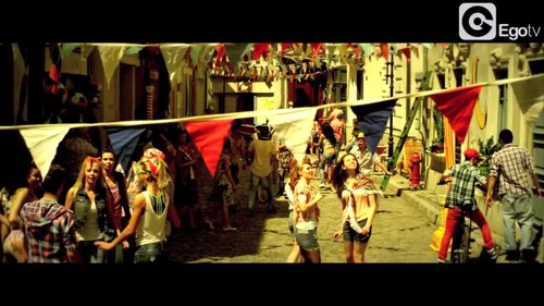  Alexandra Stan- nước chanh {Music Video}