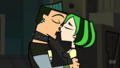 Duncan and Gwen Kiss (Color-Swapped) - total-drama-island photo