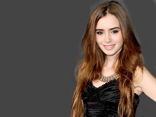 Lily Collins Wallpaper ♥