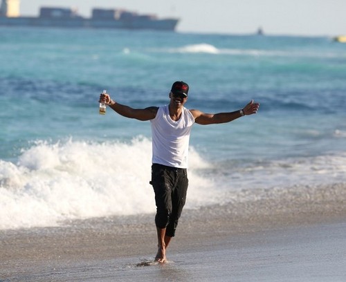  Shemar Moore Relaxes in Miami
