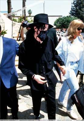 Michael And 秒 Wife, Debbie Rowe