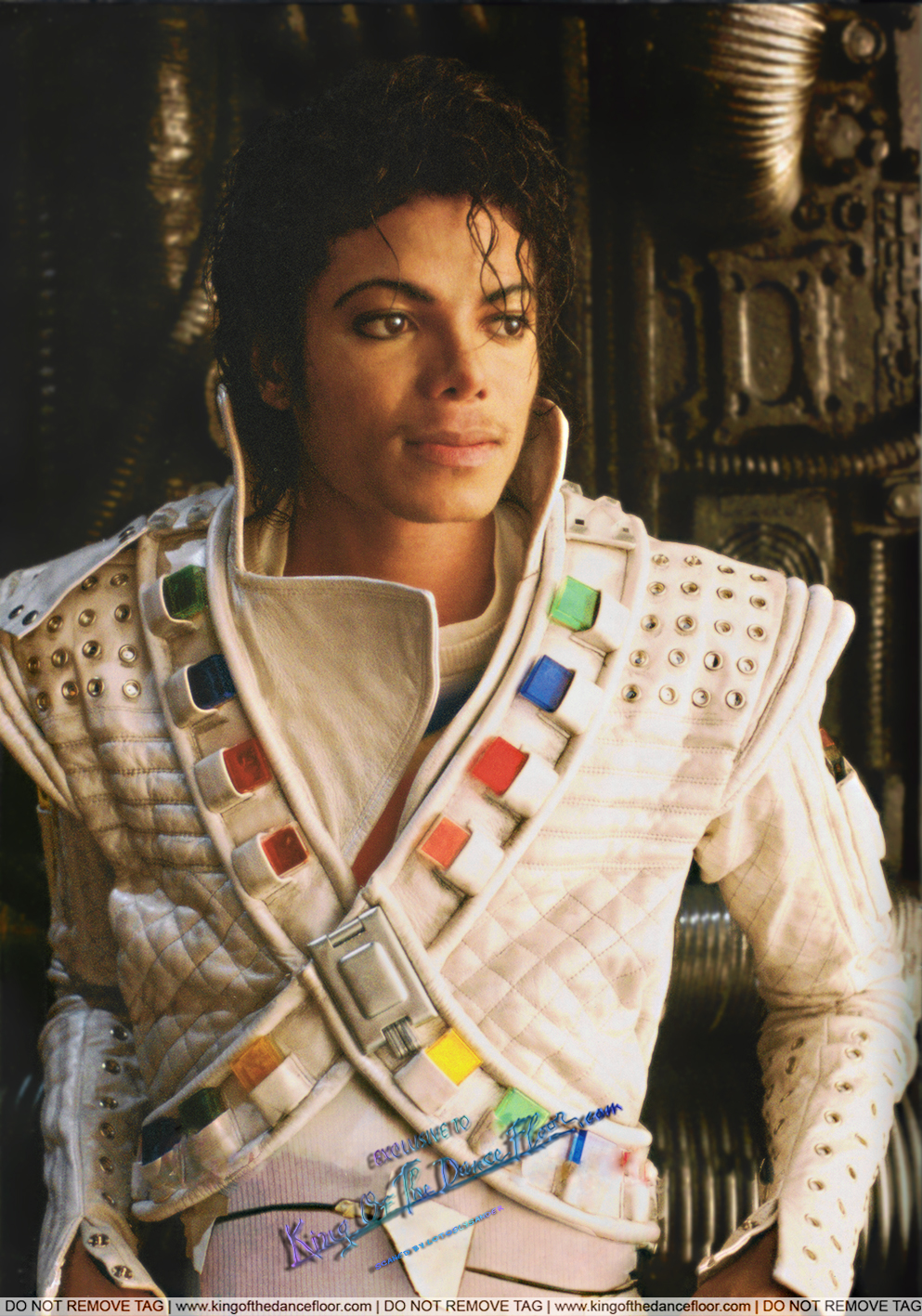 Michael-Jackson-Captain-EO-singing-for-the-World-Peace-Love-on-Earth-HQ-michael-jackson-33910676-993-1417.jpg