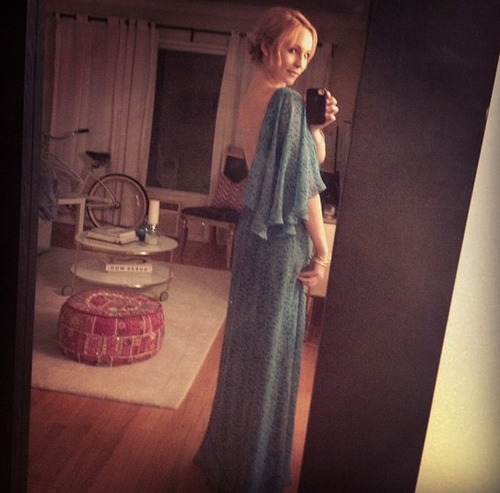  New Twitter pic - Candice previews her Genart jantar dress!