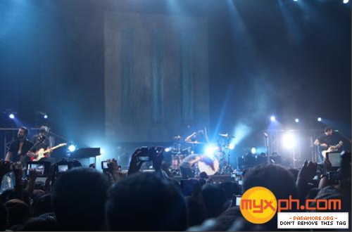  paramore live at Mall of Asia Arena, Manila, Philiphines 15022013