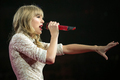 Taylor Swif-Red Tour In omaha . - taylor-swift photo
