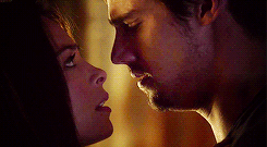 Vincent-Catherine-3-beauty-and-the-beast-cw-33952717-245-135.gif