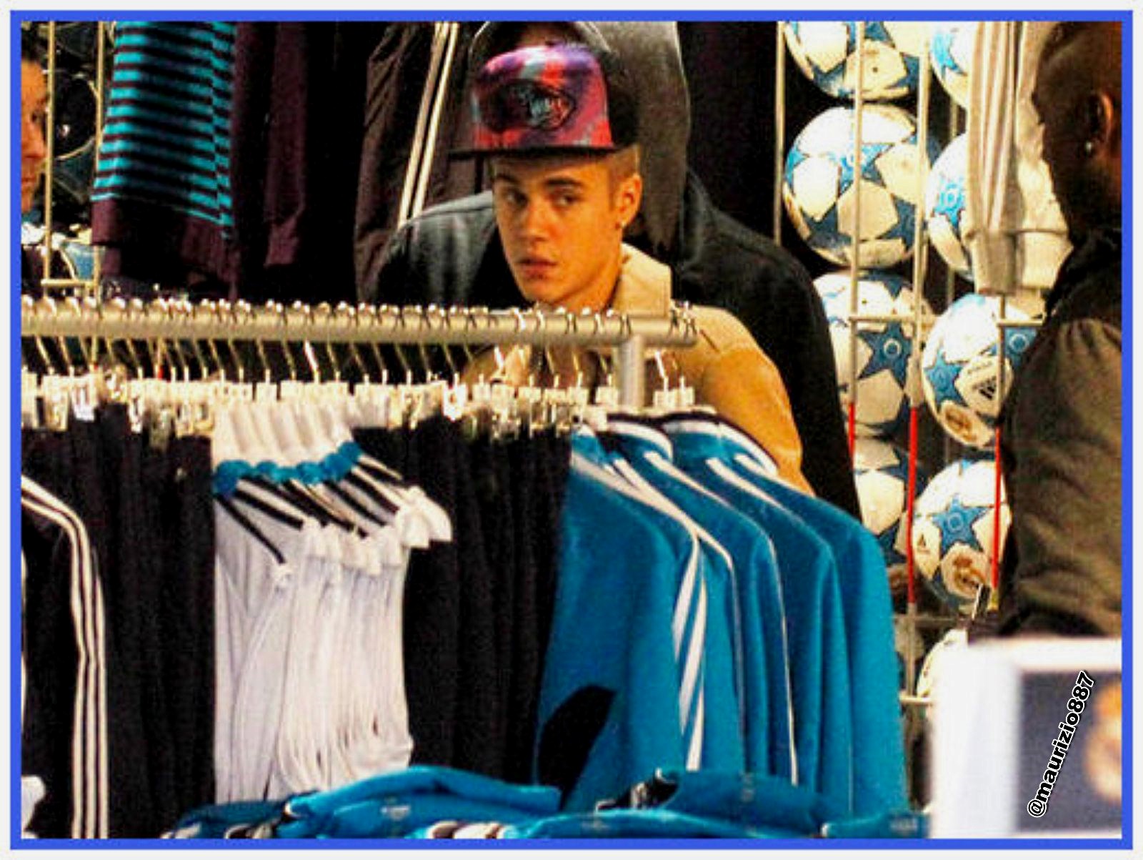 Download this Justin Bieber Real Madrid Store picture