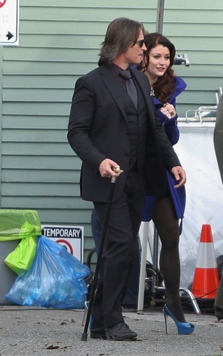  ♥Robert Carlyle and Emilie De Ravin♥