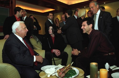  MICHAEL WITH PRIME MINISTER ARIEL SHARON, AND FORMER 프렌즈 URI GELLER AND SHMULEY BOTEACH