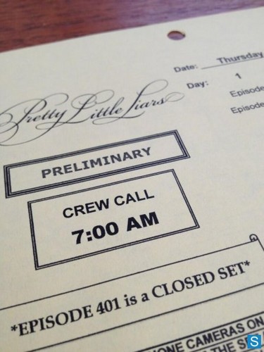  Pretty Little Liars - Episode 4.01 - 'A' is for A-l-i-v-e - Various BTS gambar
