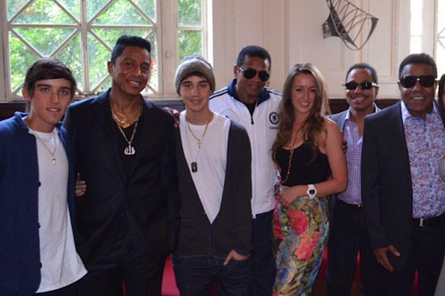  beau brooks and jai brooks with the jacksons and estelle landy from big brother