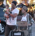 Chris Hemsworth & Family  - chris-hemsworth photo