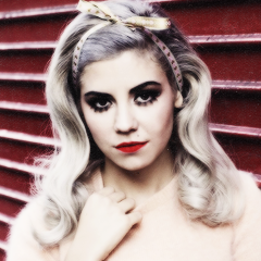 Marina and the Diamonds -Welsh Singer