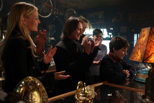  Mr. Gold- 2x19- Lacey