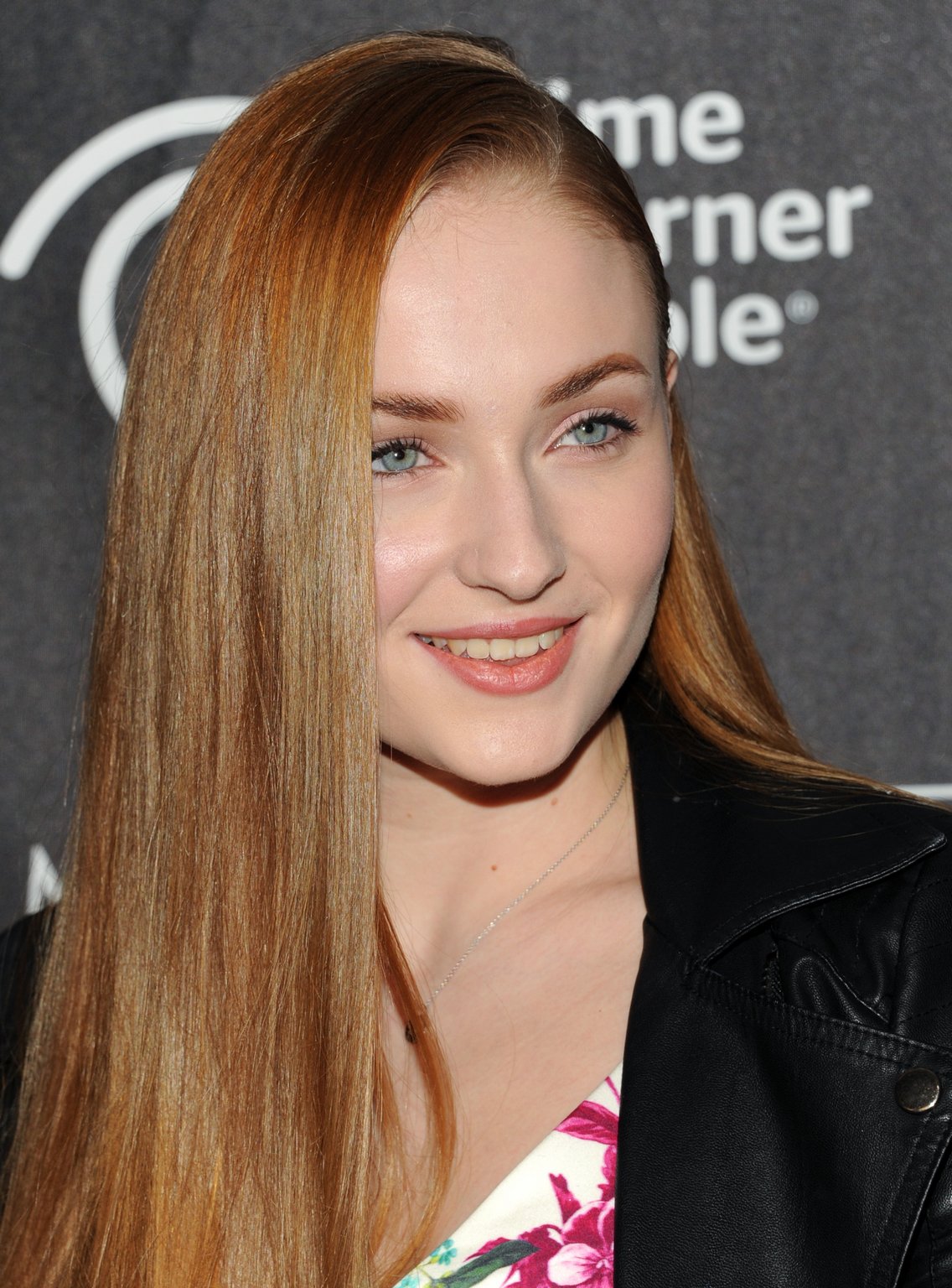 nyc-exhibition-sophie-turner-game-of-thrones-photo-34159059-fanpop