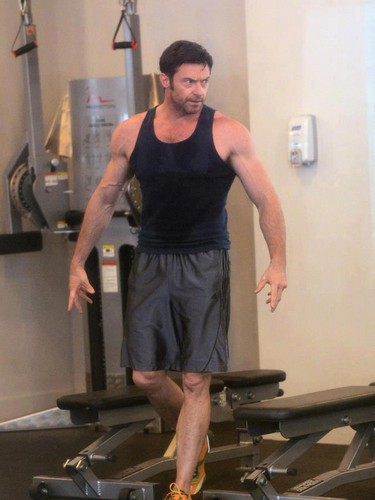  Hugh Jackman: Bulging Biceps Workout!