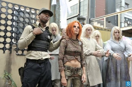  Defiance - Episode 1.02 - Down in the Ground Where the Dead Men Go - Promotional تصاویر