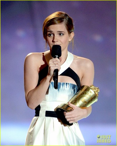  Emma Watson At एमटीवी Movie Awards 2013