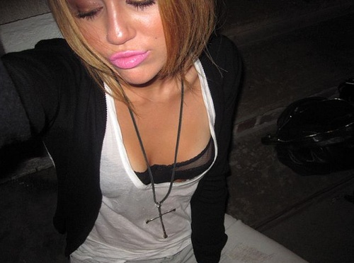 Miley's rare pics 👀😻
