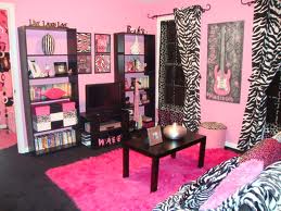  merah jambu Room