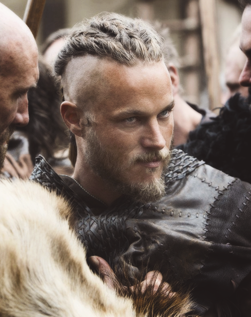 Ragnar-Lothbrok-vikings-tv-series-34256575-500-633.png