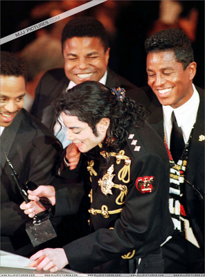 1997 Rock And Roll Hall Of Fame Induction Ceremony - Michael Jackson Photo  (34399192) - Fanpop