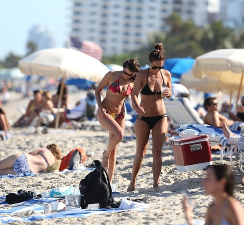  Julianne Hough and Nina Dobrev hanging out with Friends on the strand in Miami