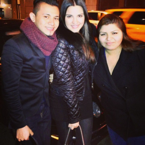 MAITE PERRONI WITH FANS IN NEW YORK (APRIL 04)